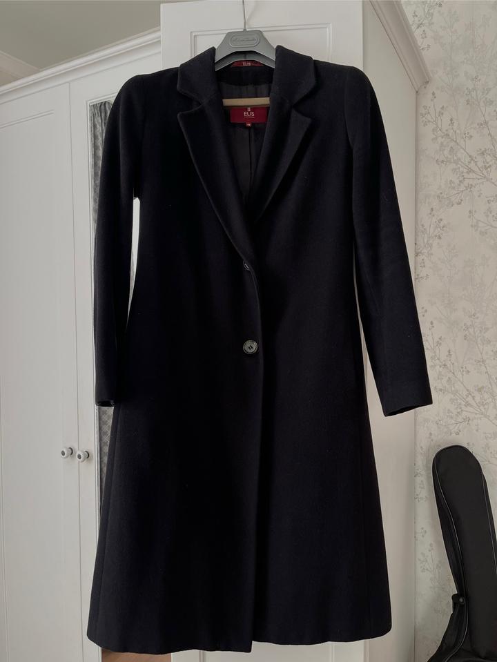 Черное пальто