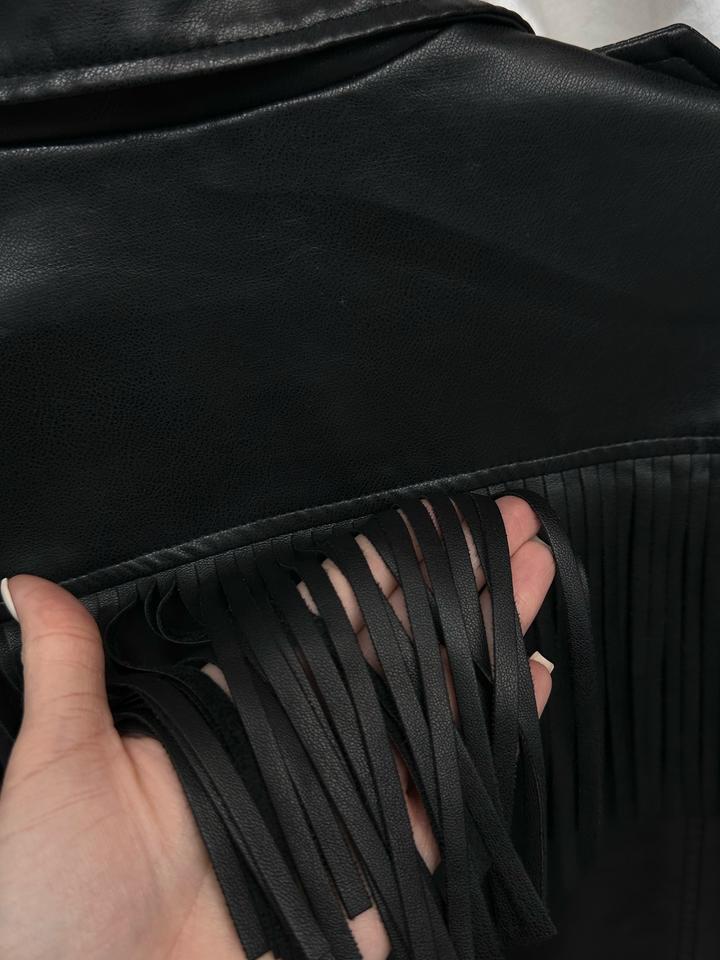 Куртка-косуха чёрная с бахромой