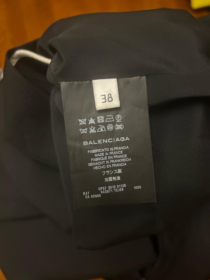 Черное платье Balenciaga