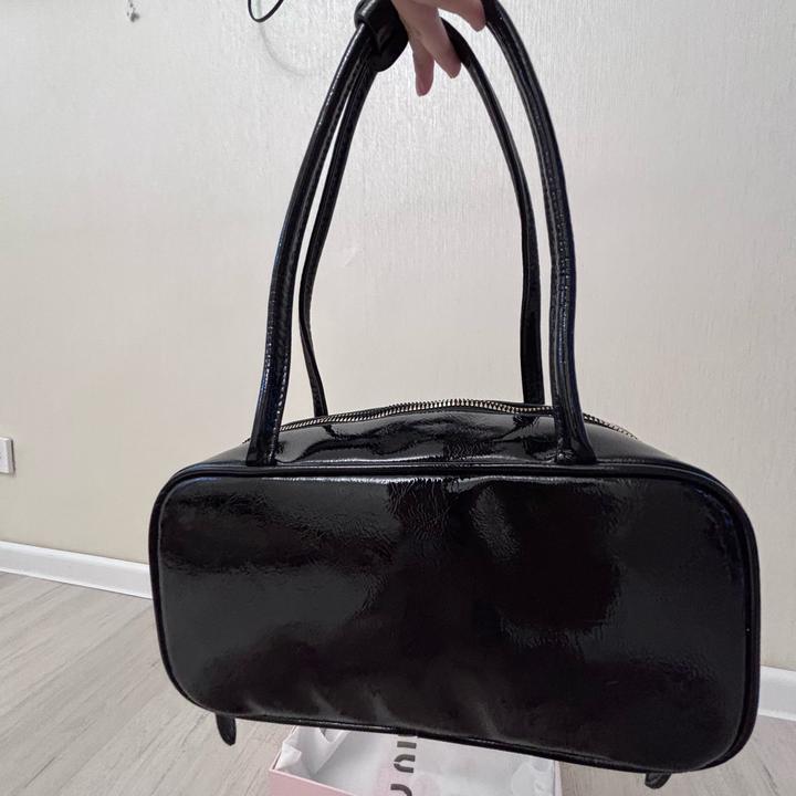 ✨ Miu Miu Barrel Bag ✨Стильная сумка-бочонок Miu Miu из лаковой кожи