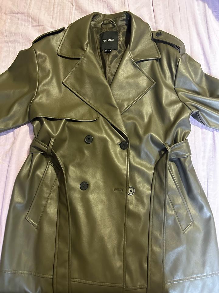 Оливковый тренч Pull&Bear