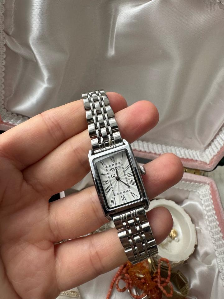 Часы Julius