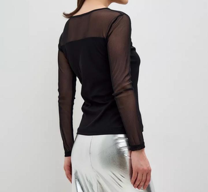 Черный лонгслив в сетку с длинным рукаом