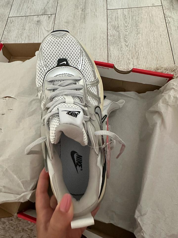 Кроссовки Nike V2K Run