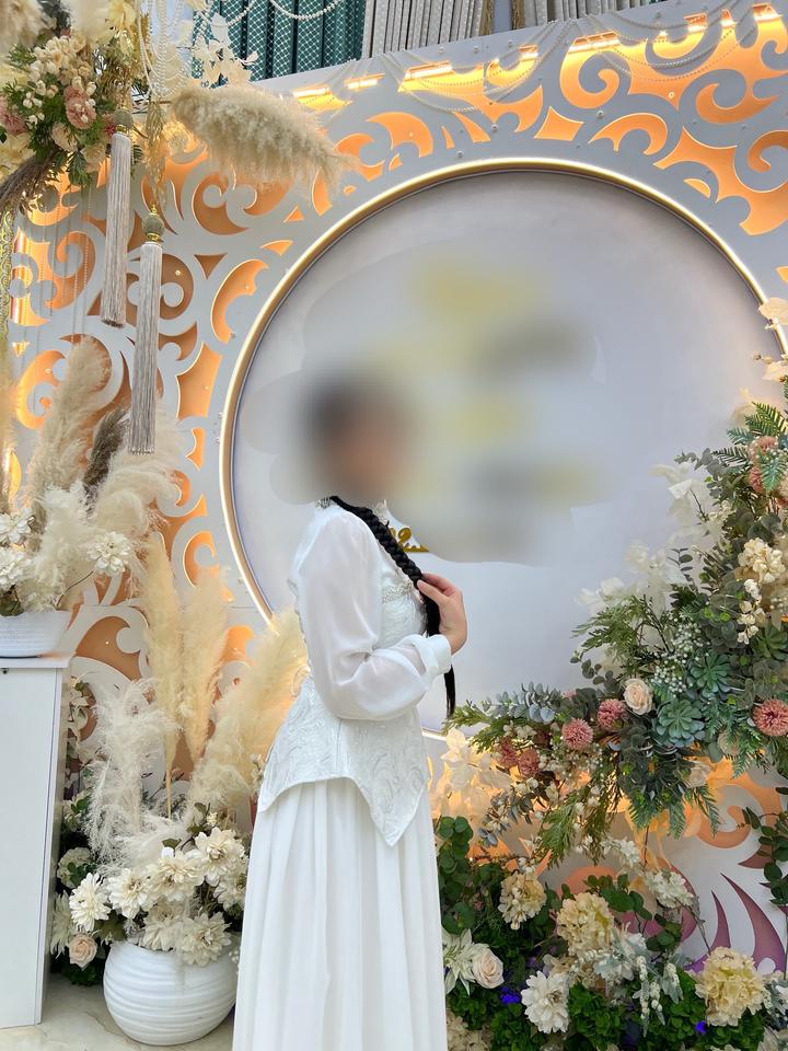 Белое платье в национальном стиле