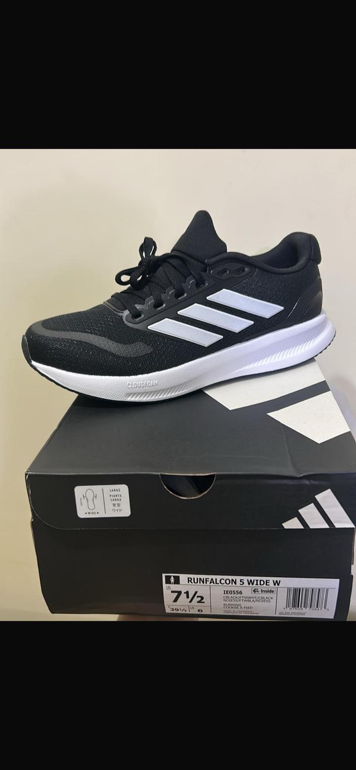 Женские кроссовки adidas