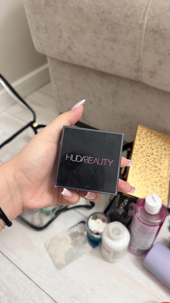 Huda beauty powder