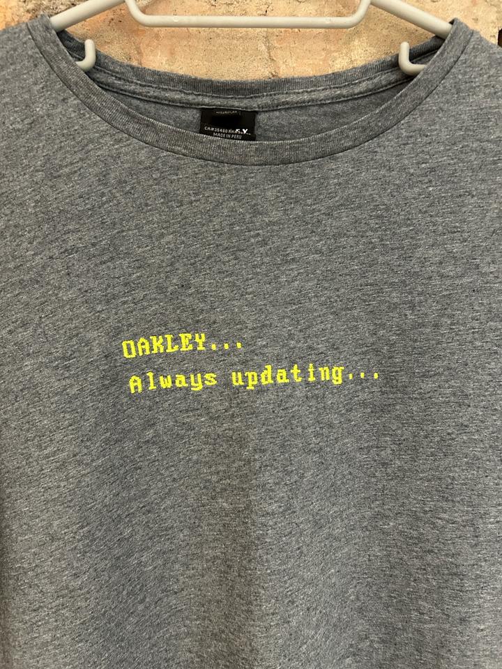 Винтажная тишка Oakley “Always updating”