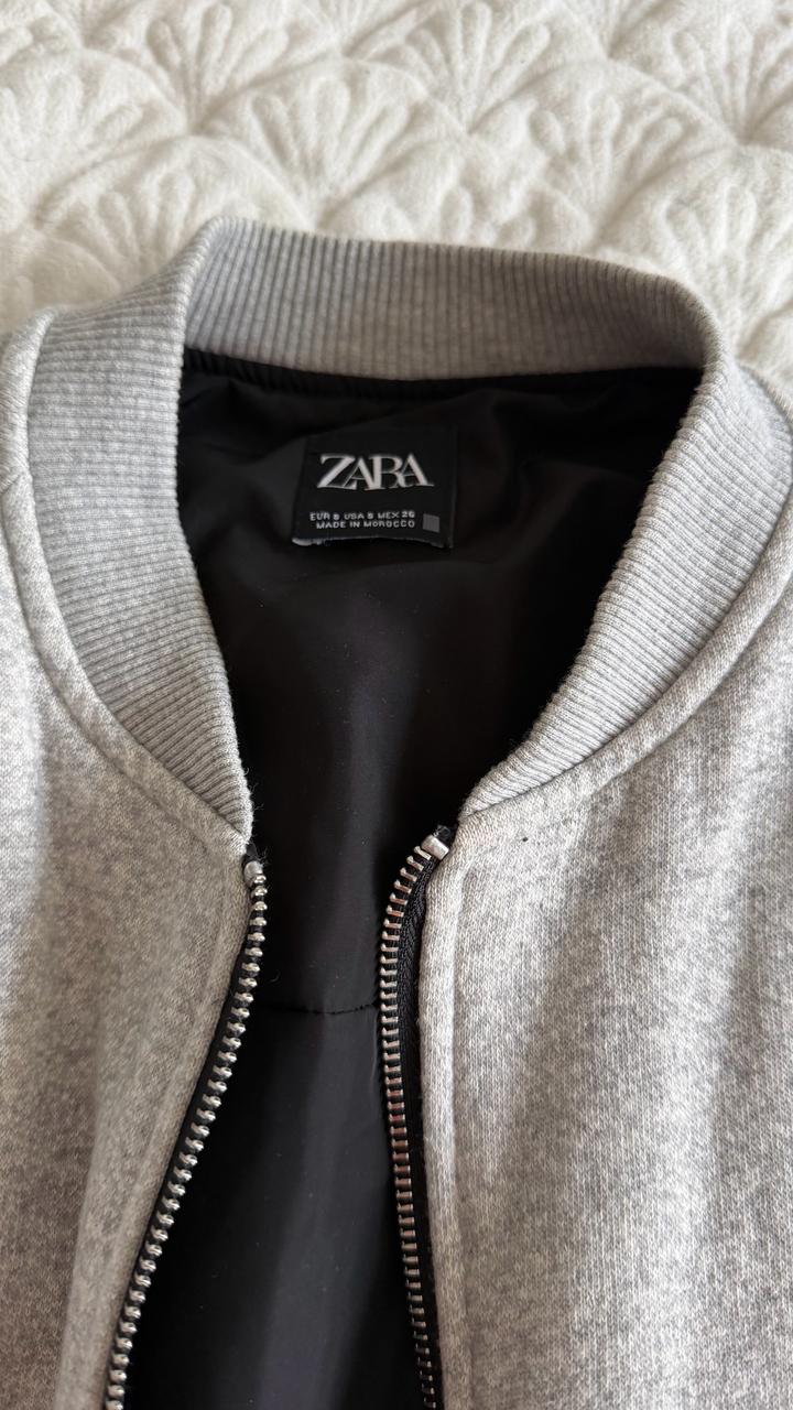 Утепленный бомбер Zara