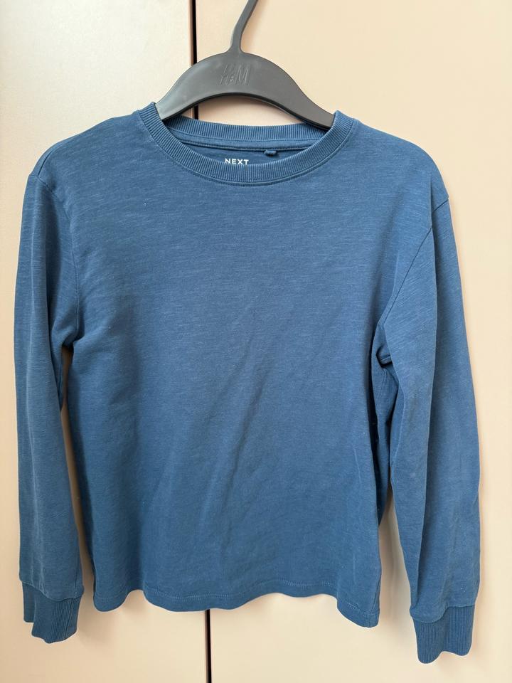 ТРИ свитшота 140 см