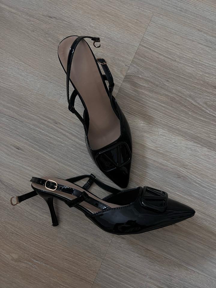 Туфли на низком каблуке под валентино