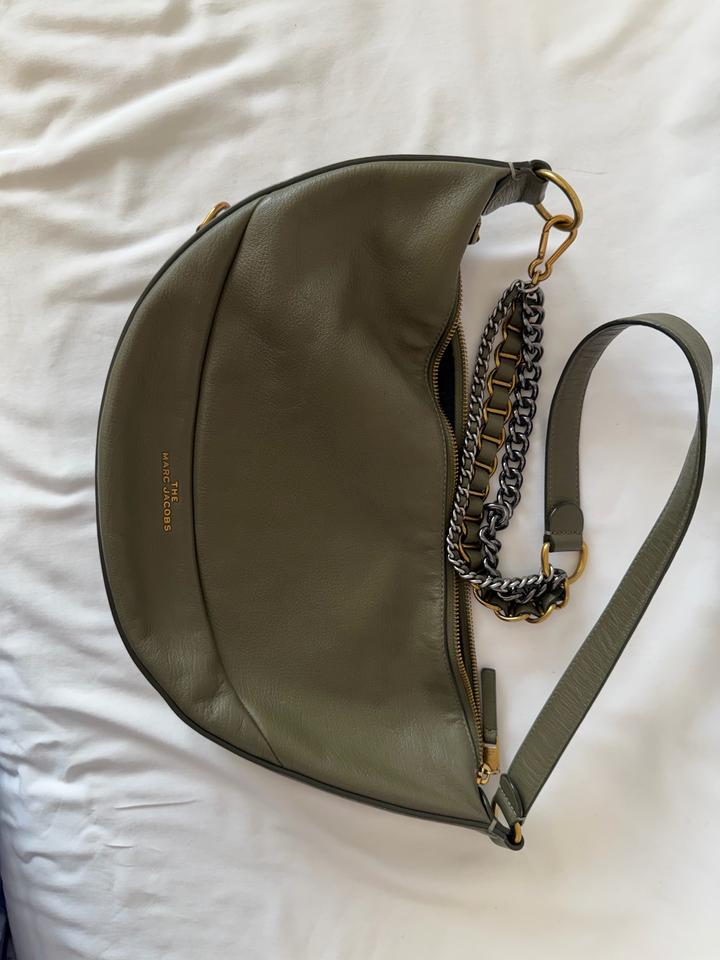 Сумка-багет женская Marc Jacobs.