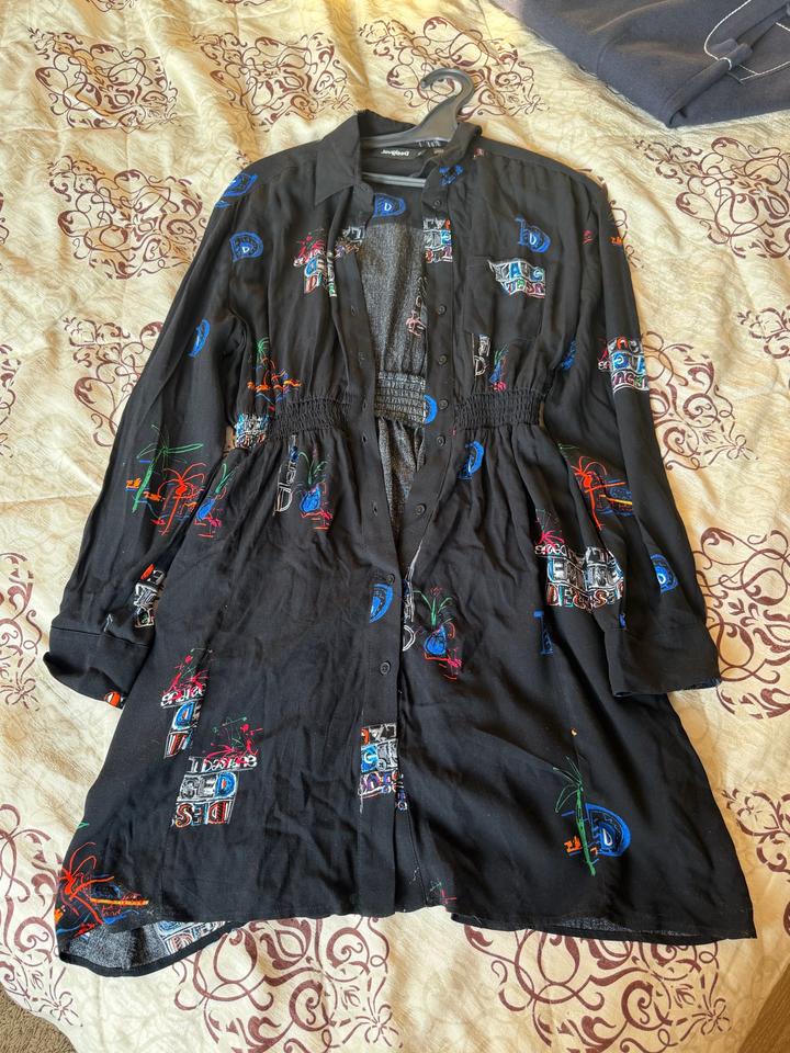 Черное платье desigual с принтом испанского художника Хавьера Марискаля