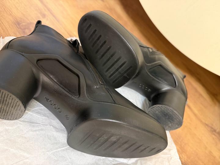 Женские полусапожки ECCO Shape Sculpted Motion 55