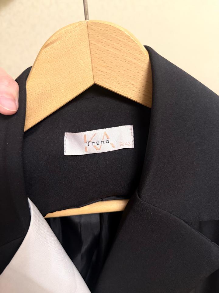 Черный пиджак