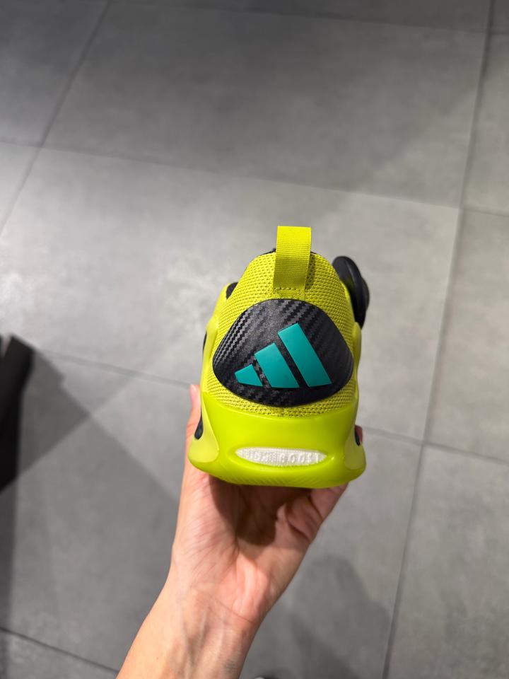 Кроссовки adidas