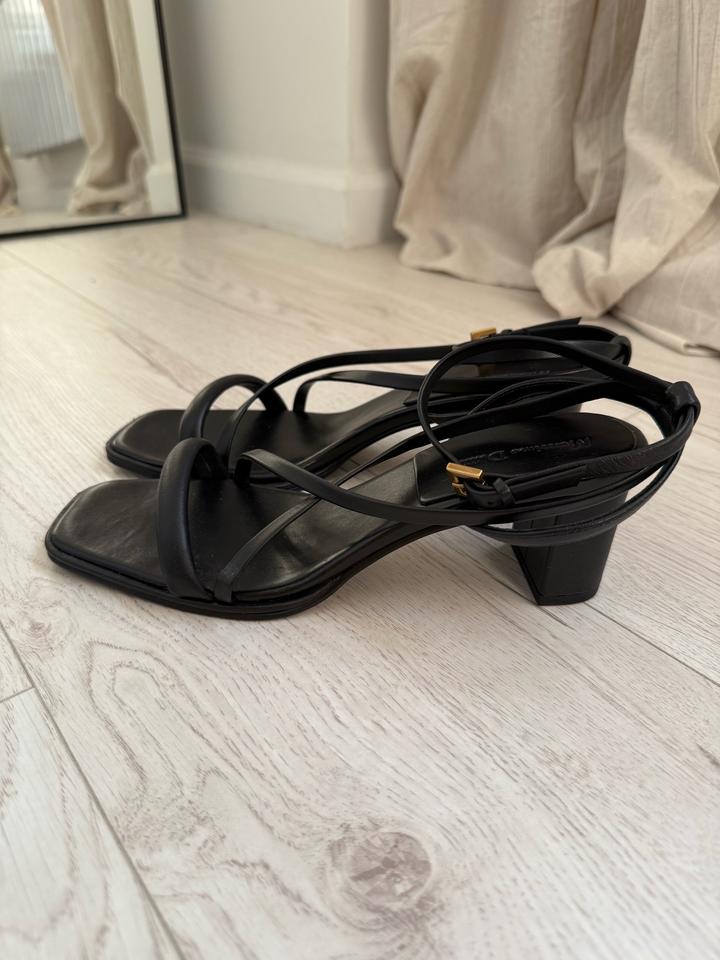 Кожаные босоножки Massimo Dutti