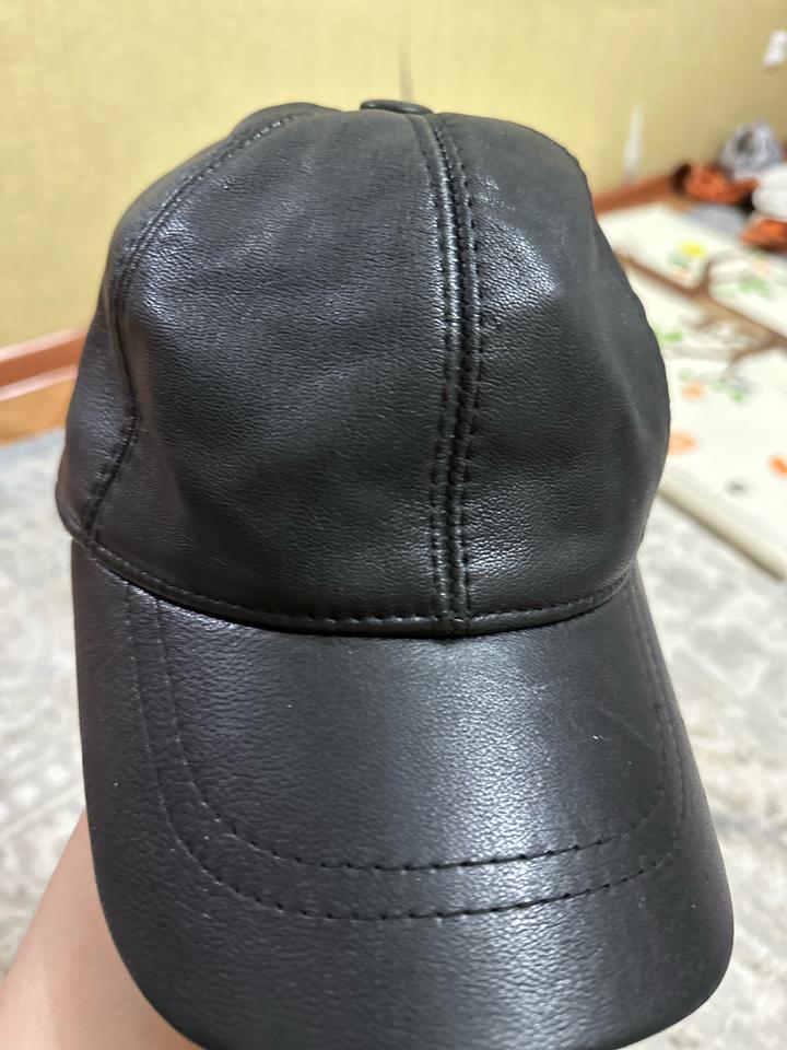 Кожанный кепка