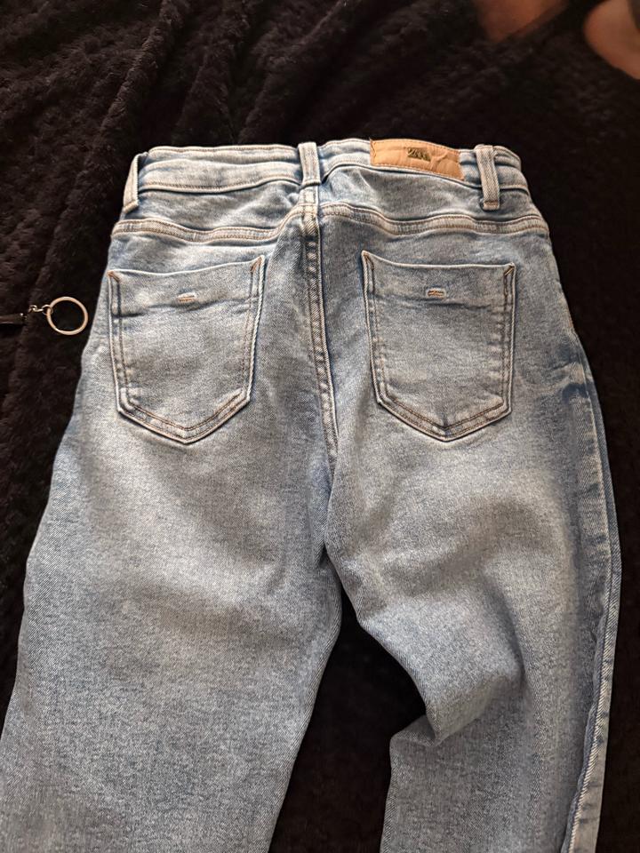 Продам джинсы Zara