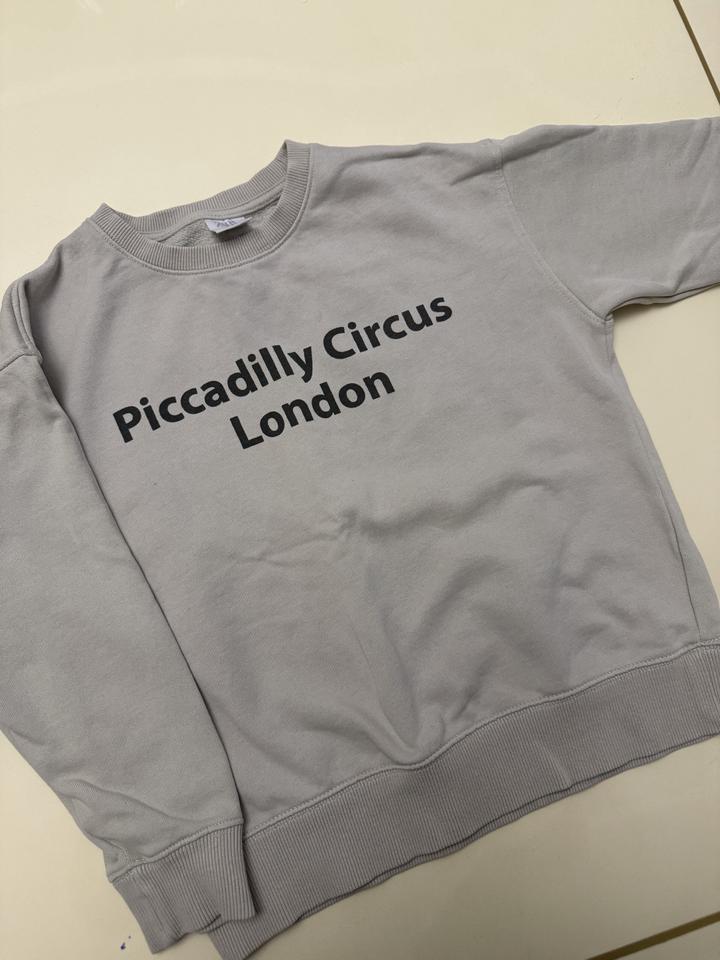 Свитер-толстовка от бренда Зара