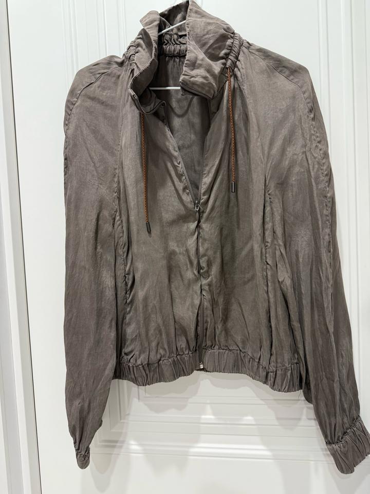 Бомбер от Zara
