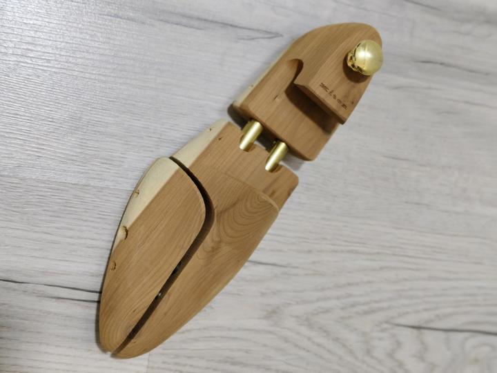 Кедровые колодки Kiton (формодержатели) из массива красного кедра