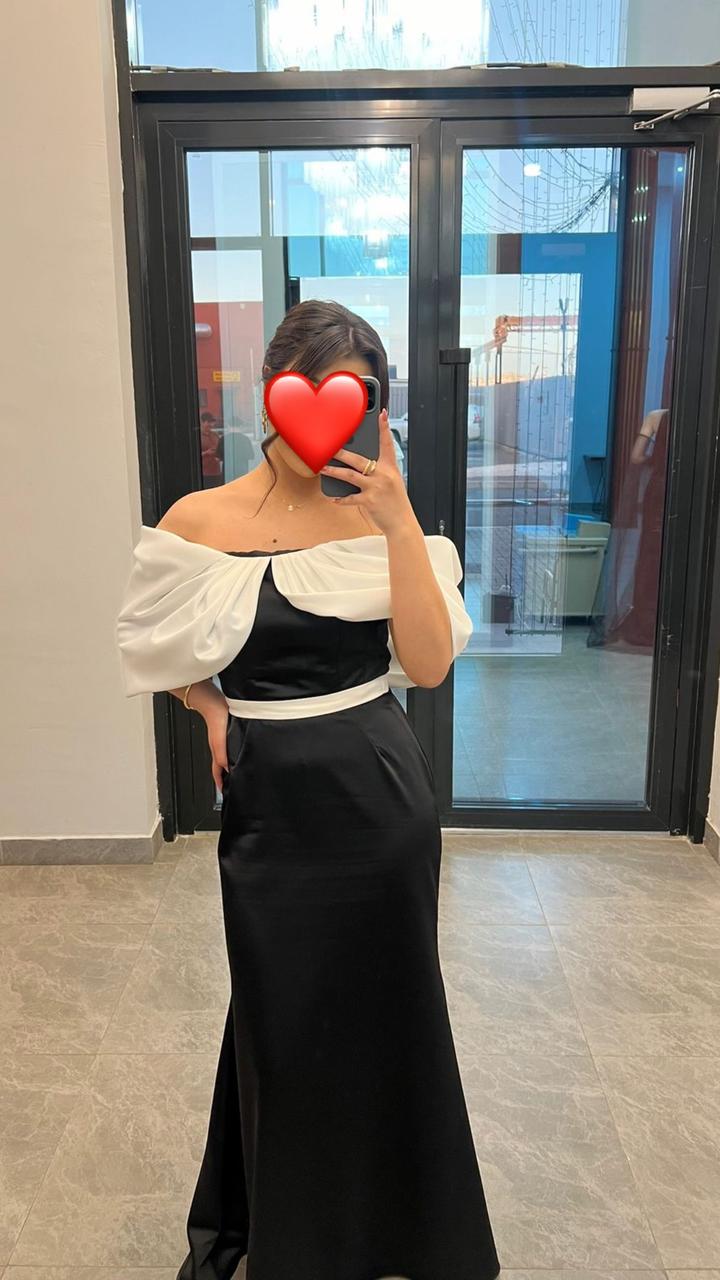 Черное платье с белым акцентом