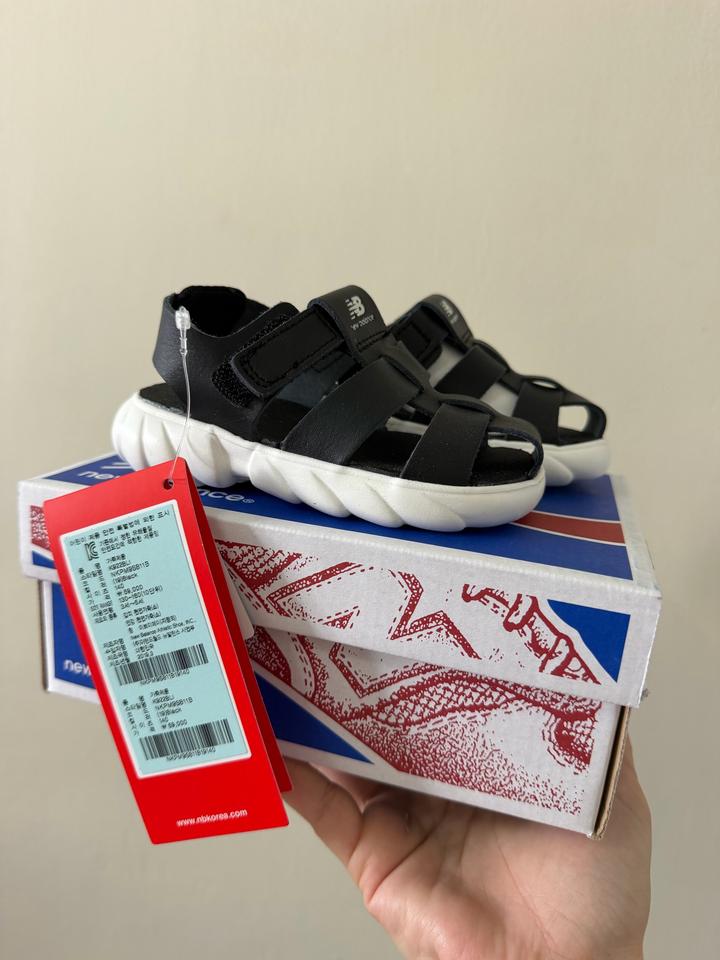 New Balance сандали
