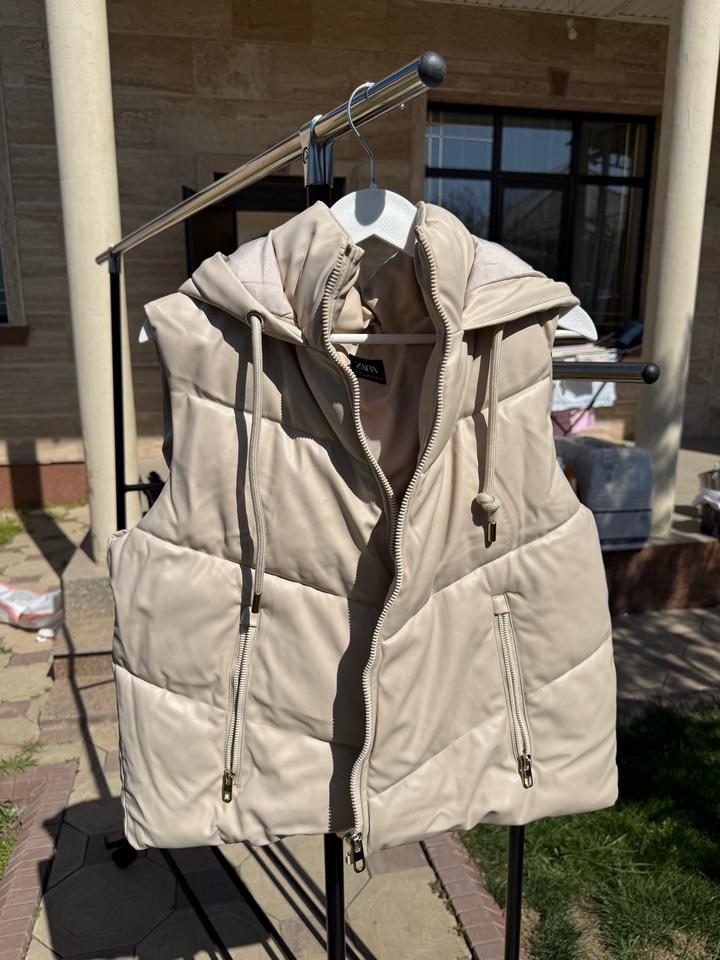 Новая безрукавка кожаная Зара