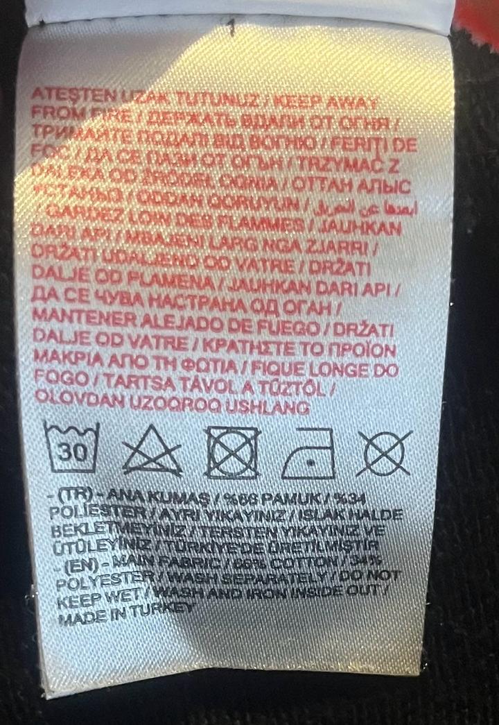 Черная кофта