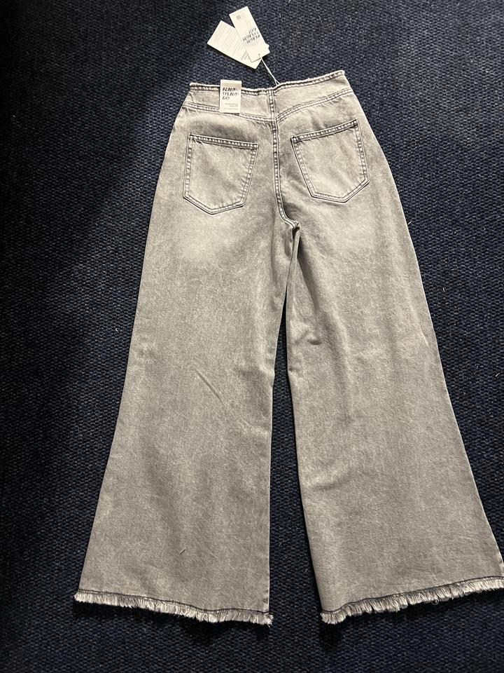 джинсы серые с разрезами