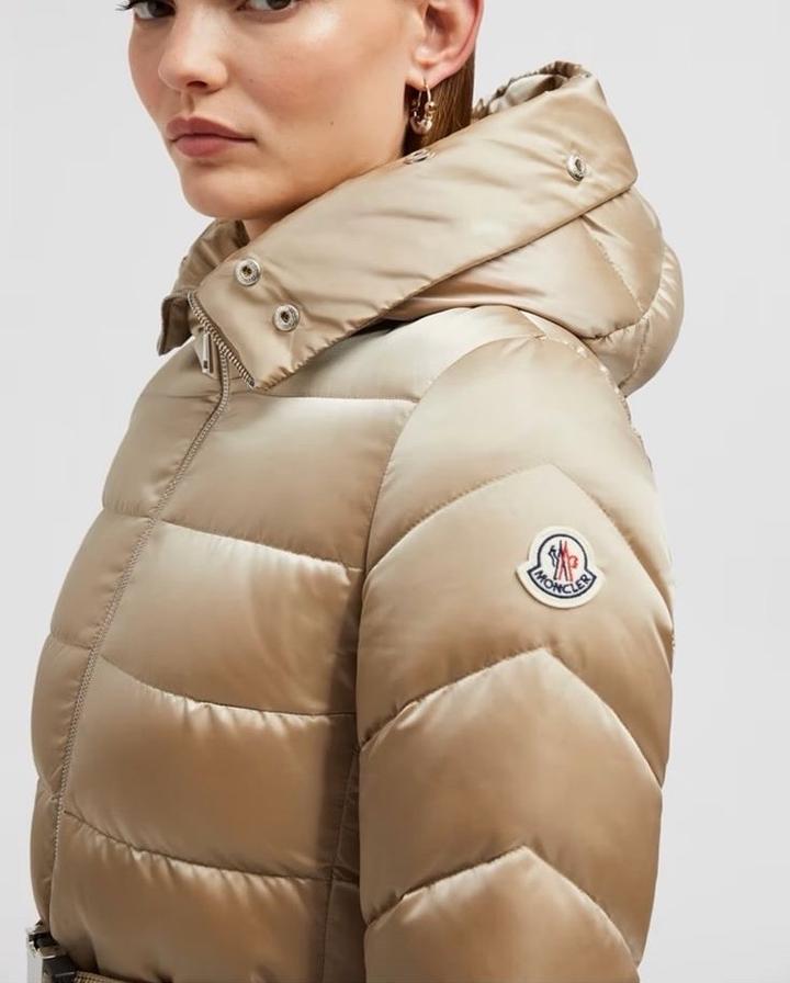 Пуховик Moncler