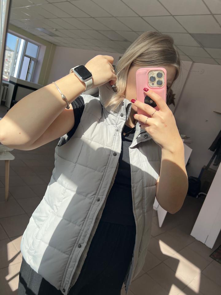 Серая жилетка