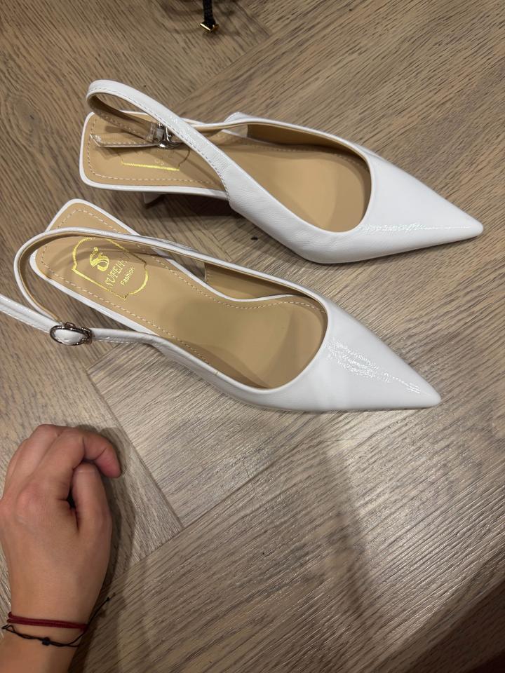 Белые туфли Киттен хилс