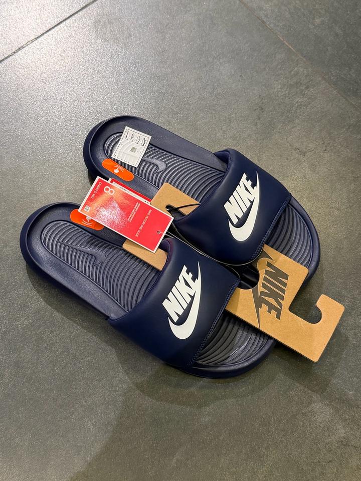 Шлепанцы Nike