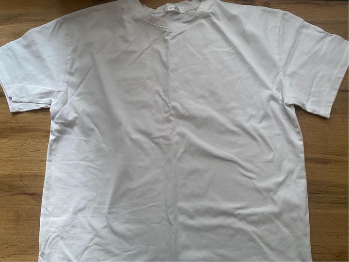 Белая футболка