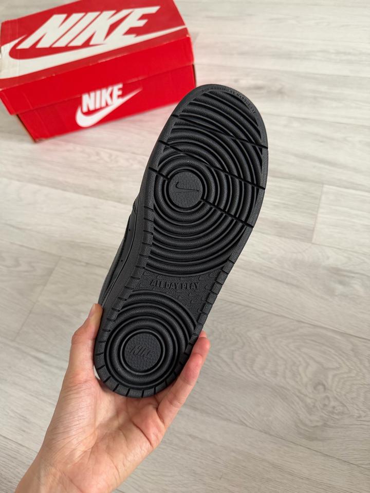 Кроссовки Nike