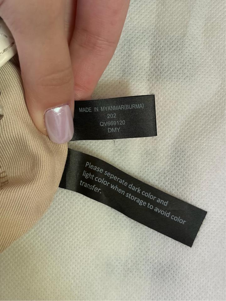 Белая сумка Guess
