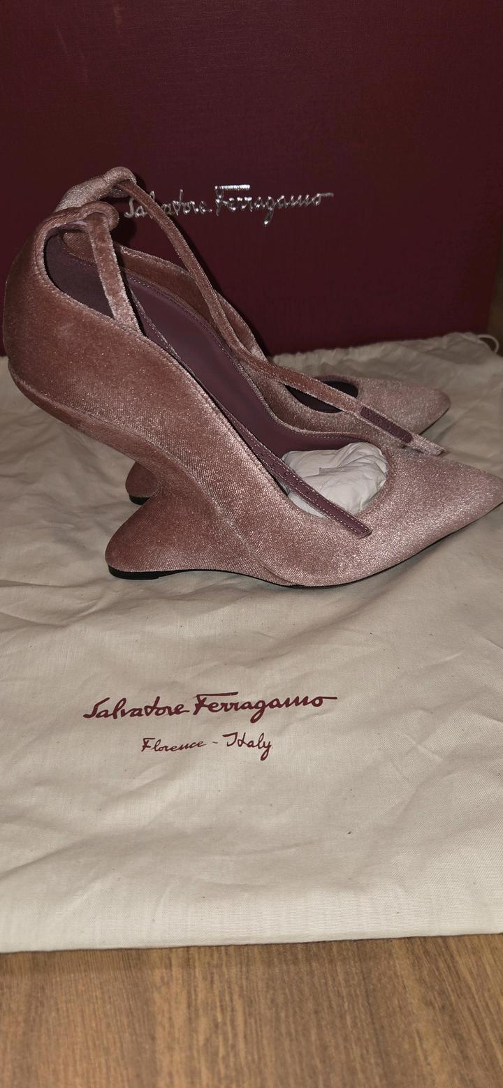 Новые туфли розовый бархат Salvatore Ferragamo Tivol
