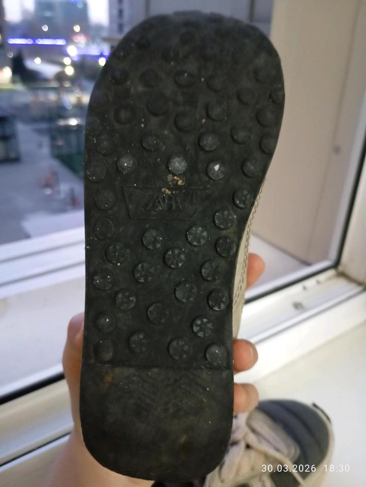 Кроссовки Zara