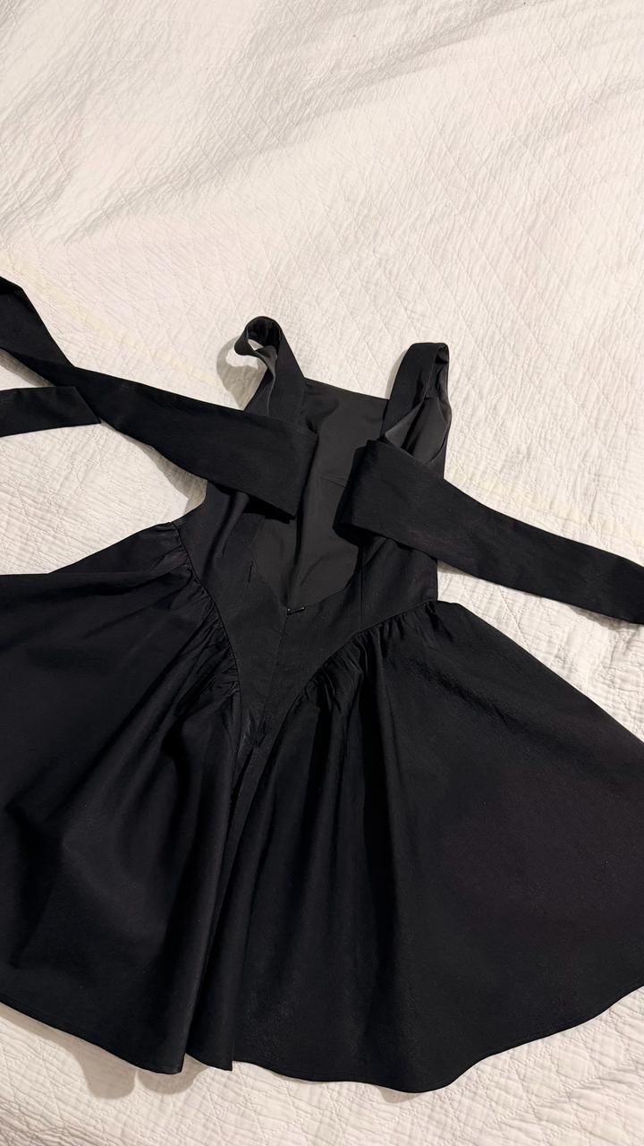 Идеальное маленькое черное платье !