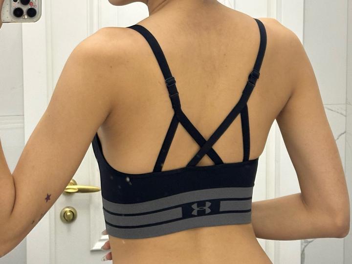 Спортивный топ Under Armour