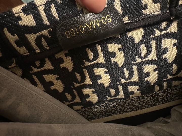 Dior самка