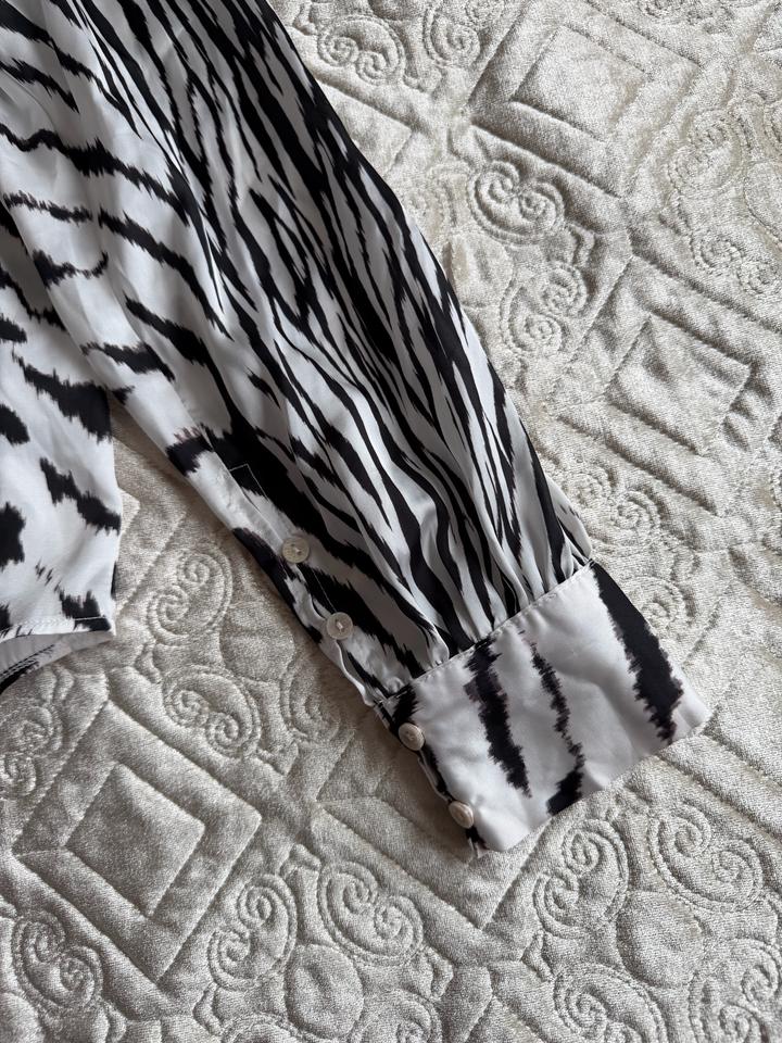 Черно белая блузка