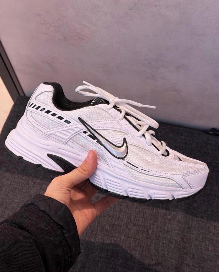 Кроссовки Nike