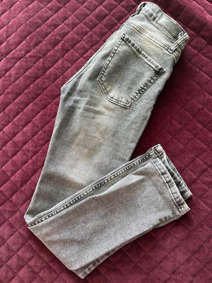 Джинсы серые Metta 36р