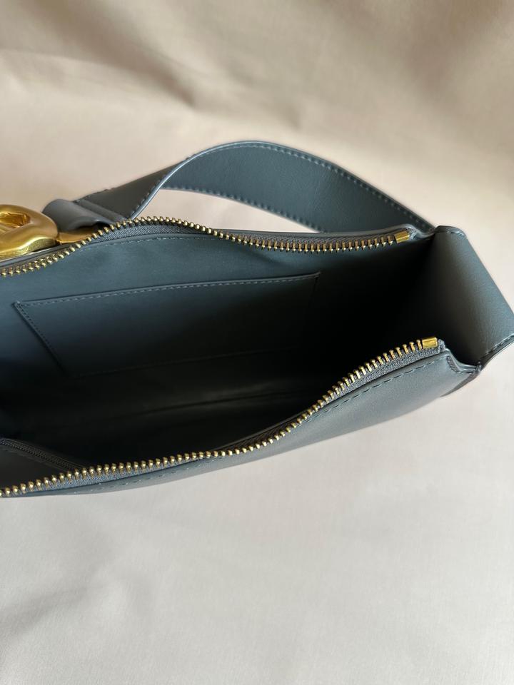 Продам сумку Charles&Keith