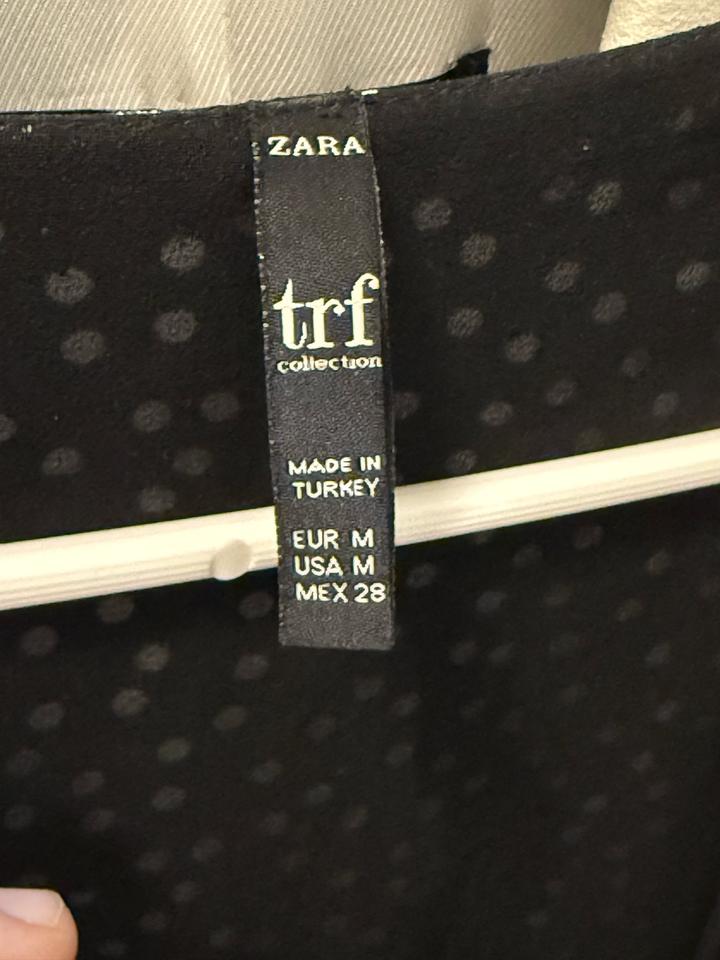 Черное платье в горошек Zara