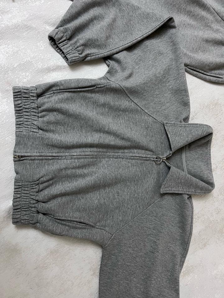 Двойка серая