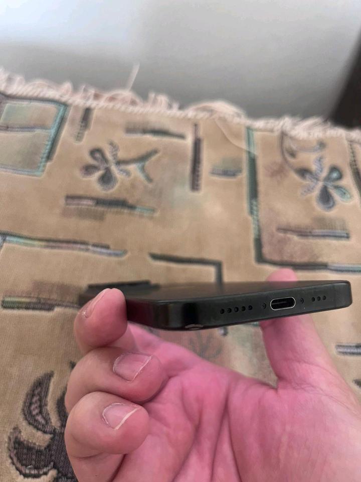 IPhone 15pro чёрный 256 гб